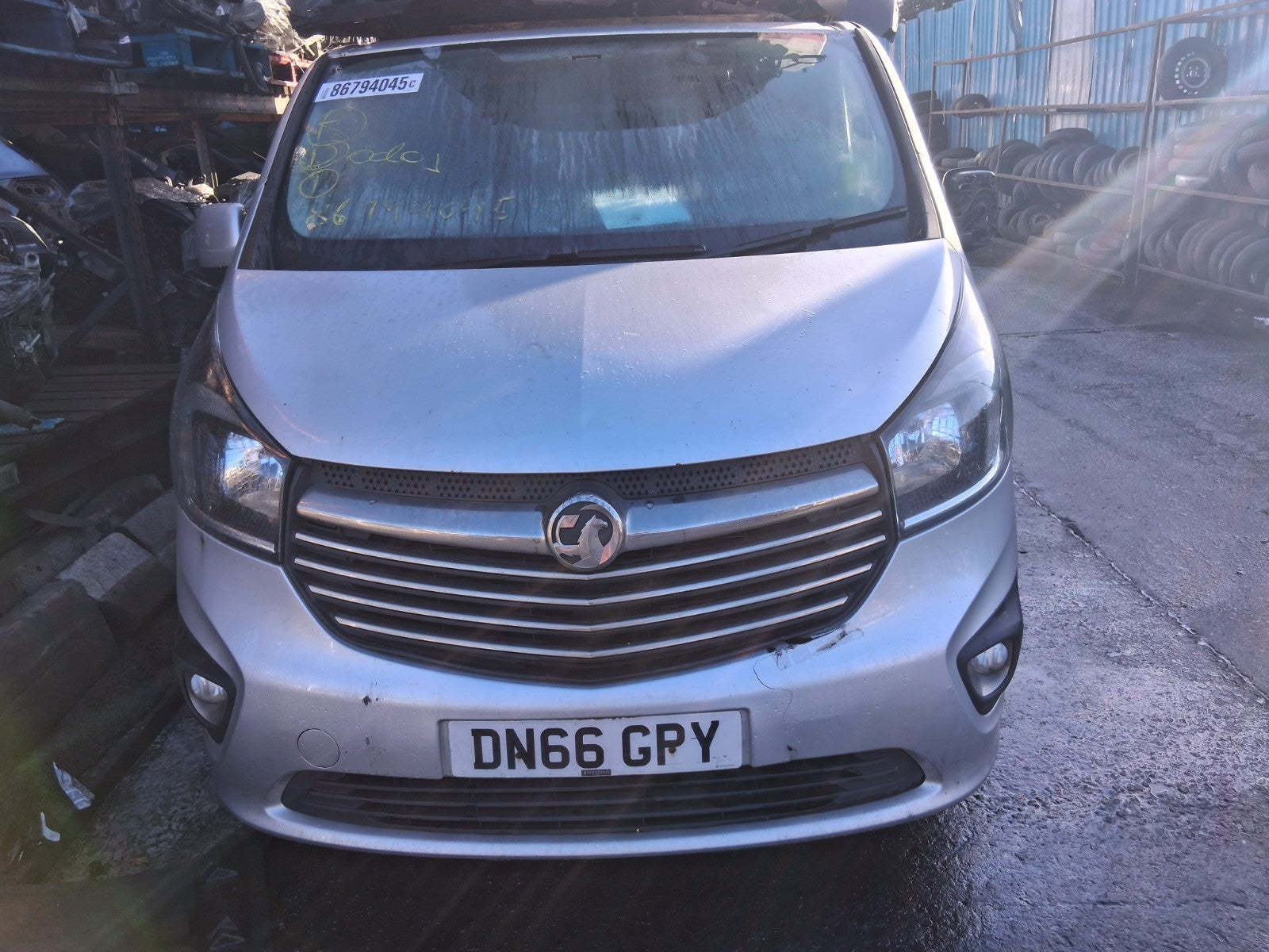 2017 VAUXHALL VIVARO MK2 COMPLETE FRONT BUMPER PLATINUM SILVER L193