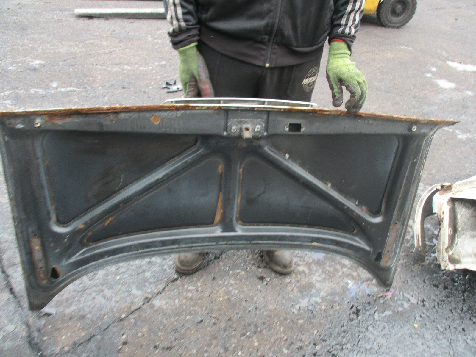 MERCEDES SLC CLASS C107 COMPLETE TAILGATE BOOTLID CREAM