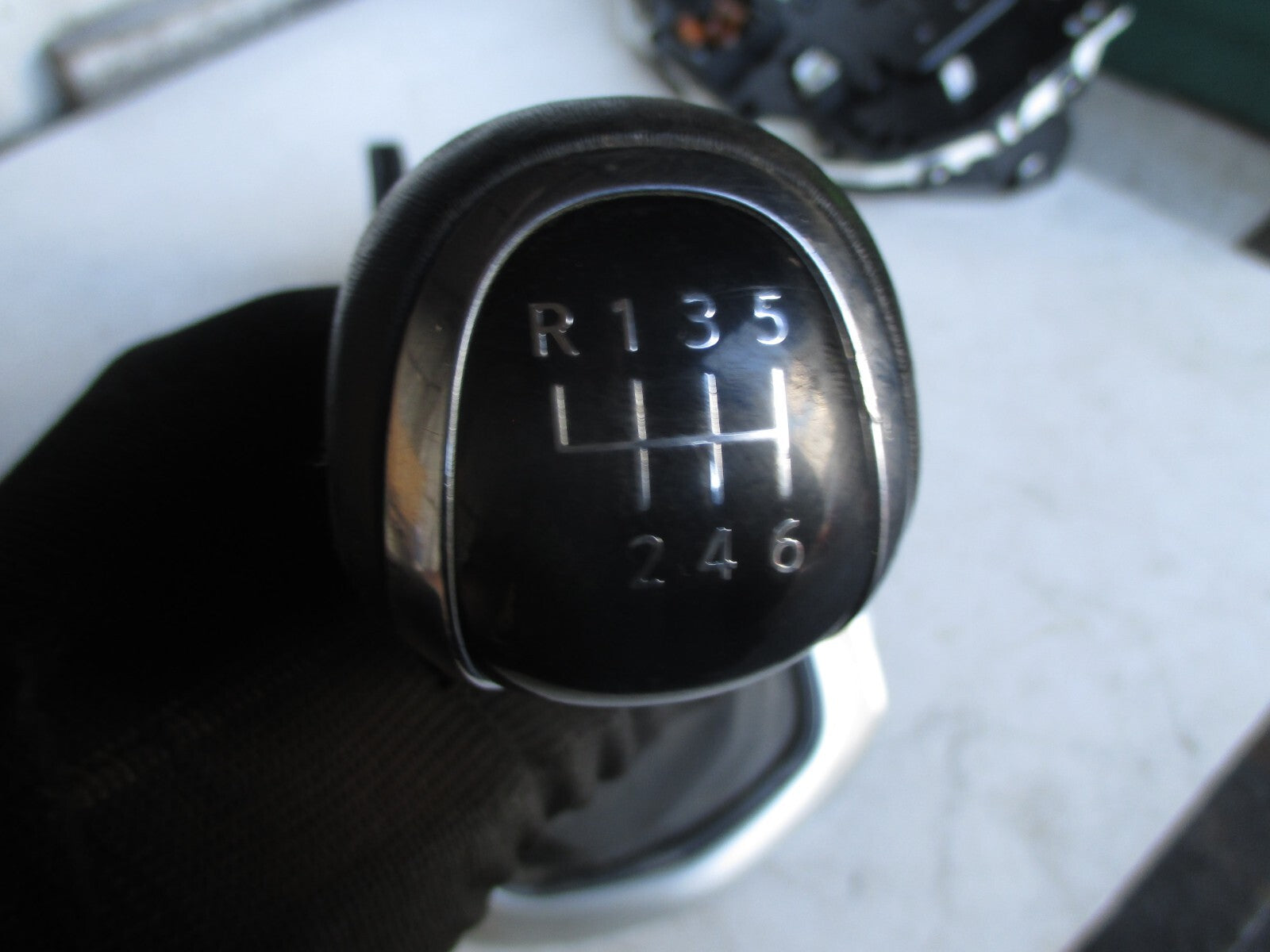 NISSAN QASHQAI MK2 J11 2016 6 SPEED GEARSTICK GEAR STICK SELECTOR  9617842