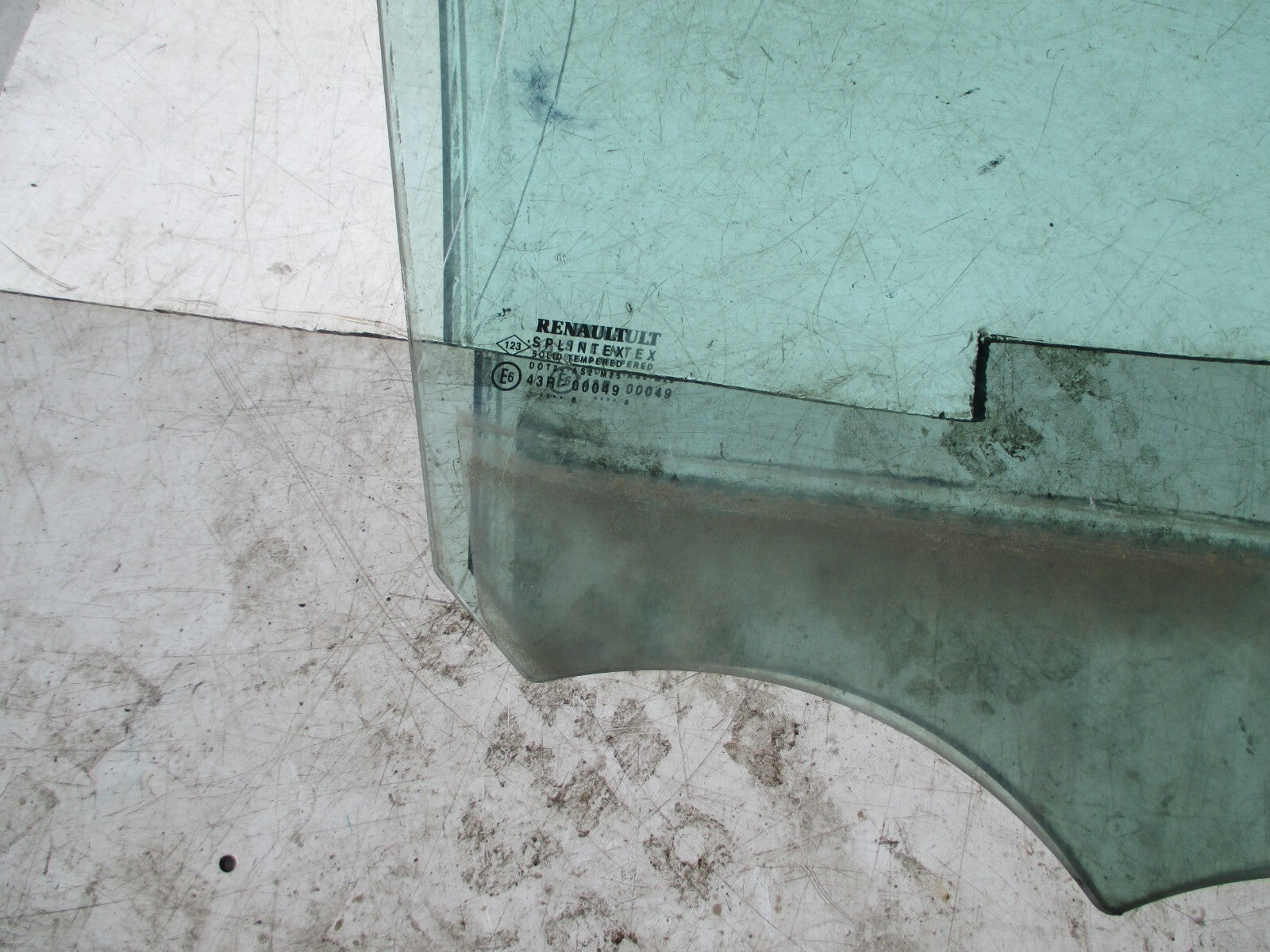RENAULT SCENIC MK2 2008 OSF DRIVER SIDE FRONT WINDOW GLASS PANE 43R-00049