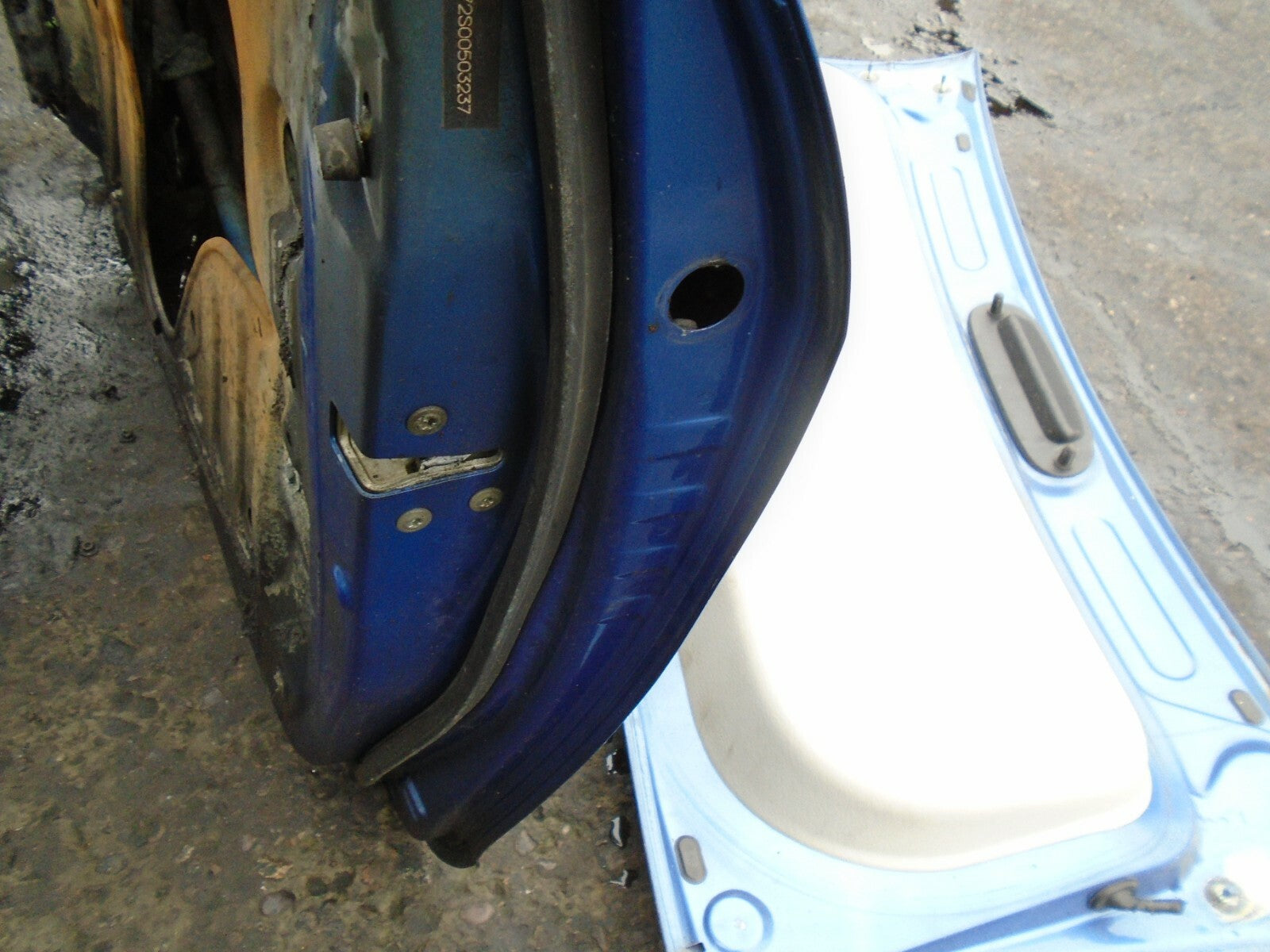 SUZUKI SWIFT MK3 2014 3 DOOR DRIVER OFF SIDE DOOR BLUE
