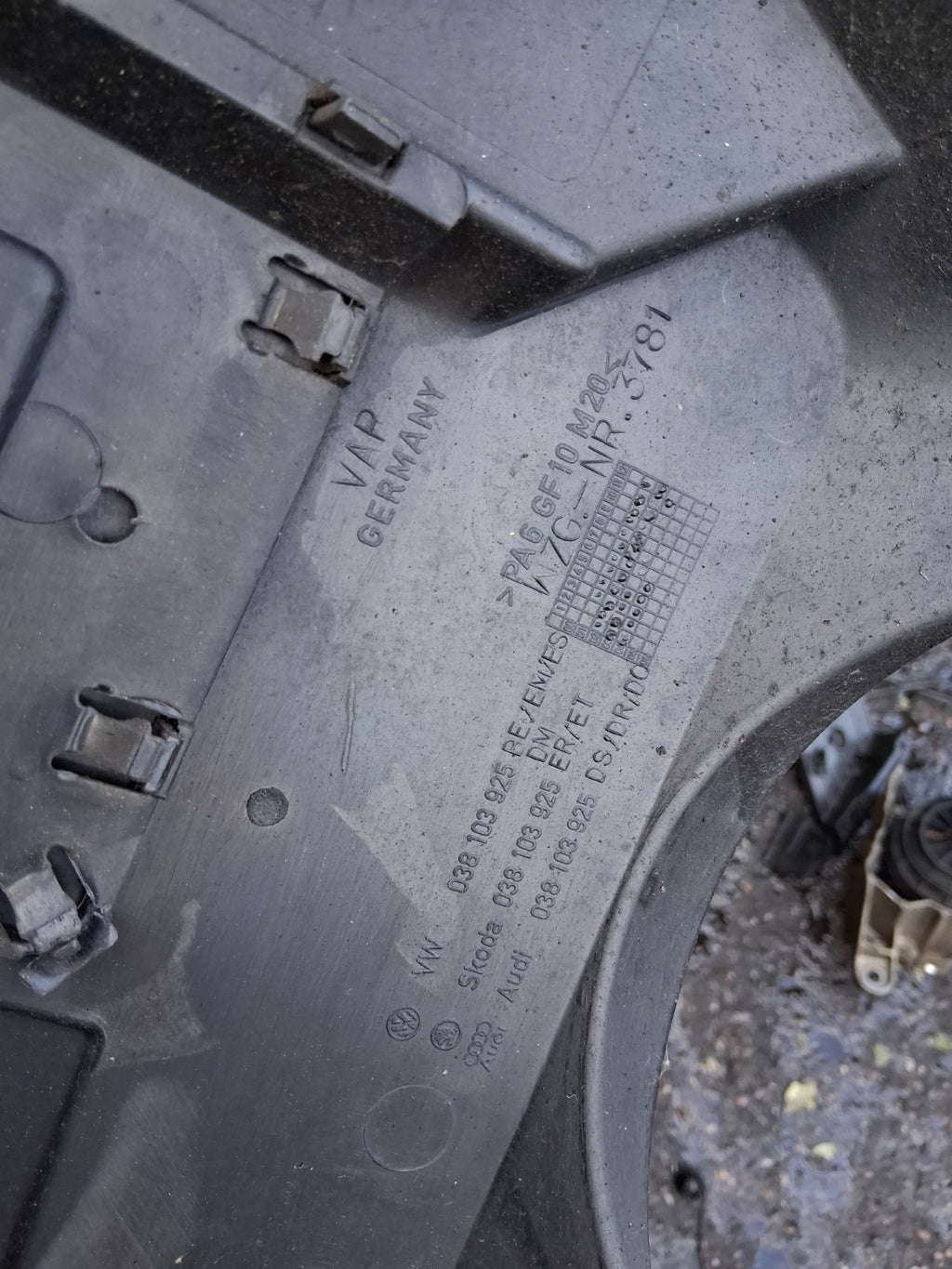 2007 AUDI A4 B7 ENGINE COVER TOP LID BLACK