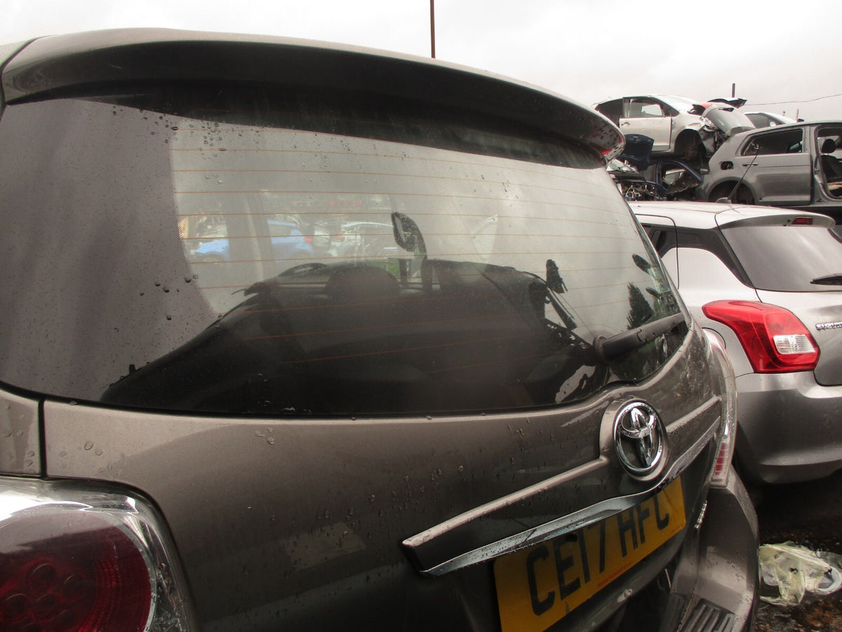 2017 TOYOTA VERSO COMPLETE REAR BOOTLID TAILGATE & REAR CAMERA FALCON GREY 1G2