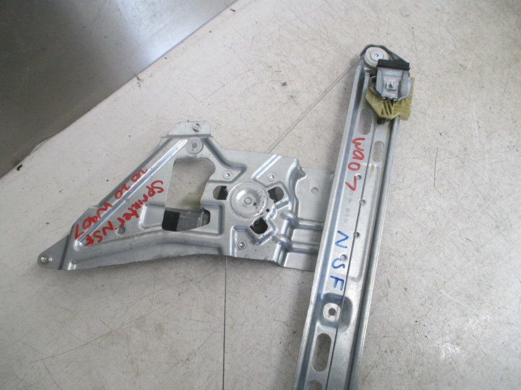 MERCEDES BENZ SPRINTER 2020 W907 FRONT PASSENGER DOOR WINDOW MOTOR REGULATOR