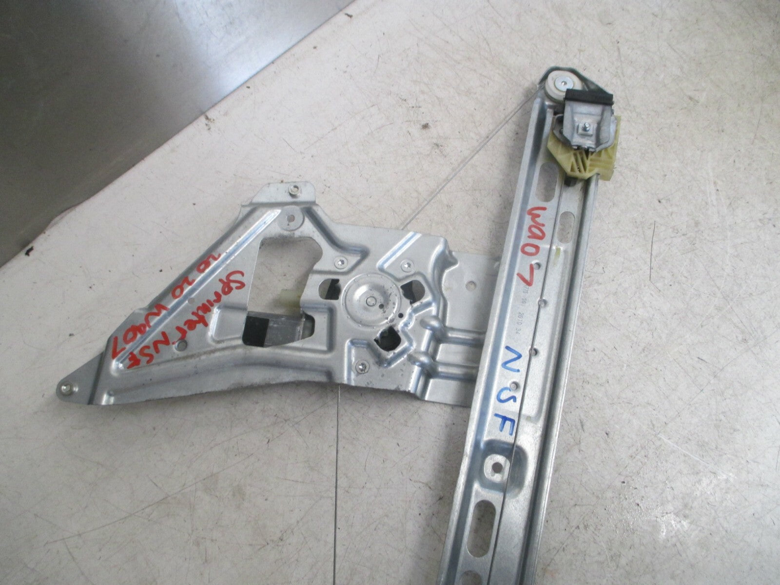 MERCEDES BENZ SPRINTER 2020 W907 FRONT PASSENGER DOOR WINDOW MOTOR REGULATOR