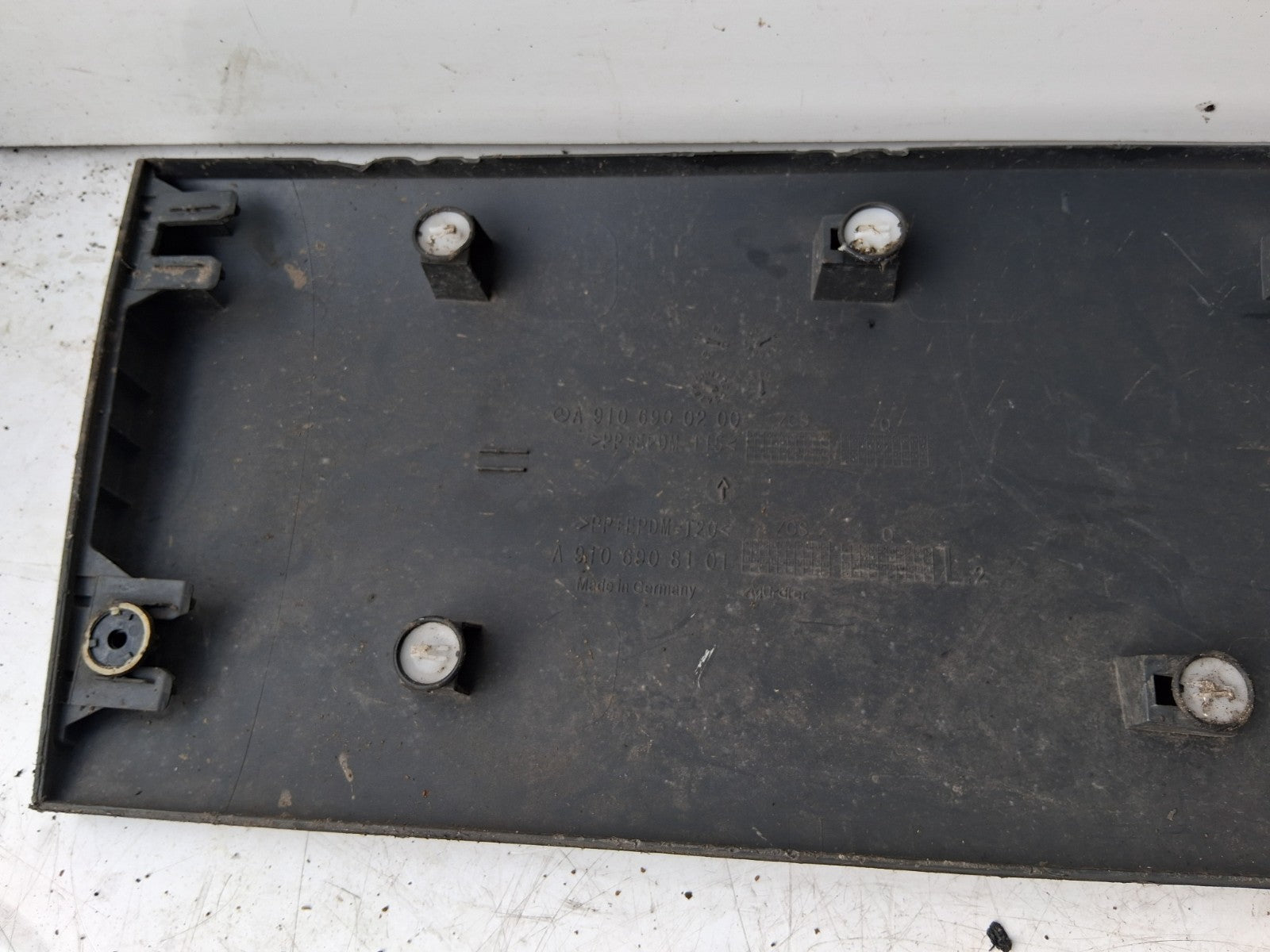 2016 MERCEDES SPRINTER W906 NSF PASSENGER SIDE FRONT TRIM MOULDING A9106900200