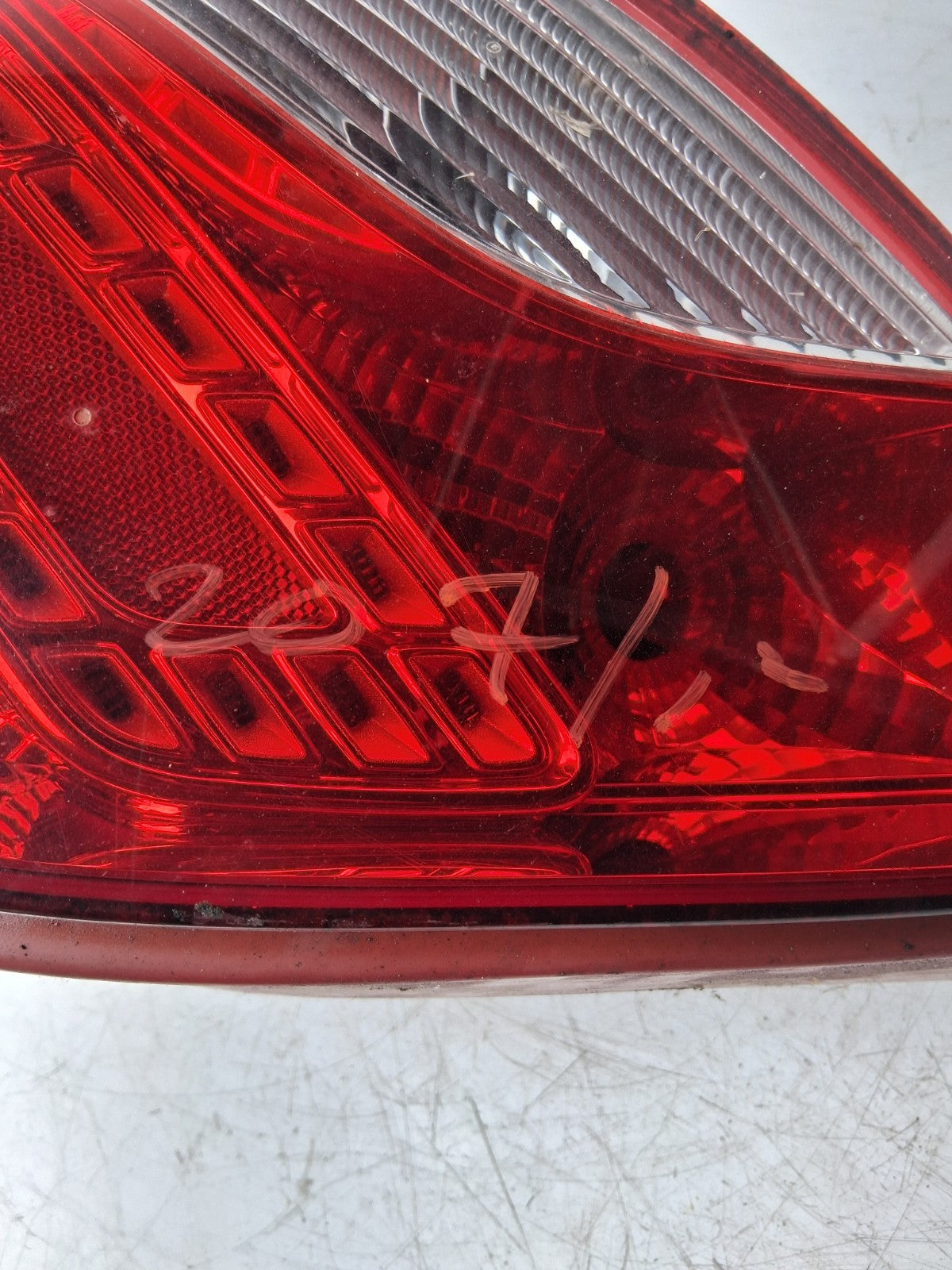 2012 PEUGEOT 207 OSR OFF RIGHT DRIVER SIDE REAR TAIL LIGHT 9686565980