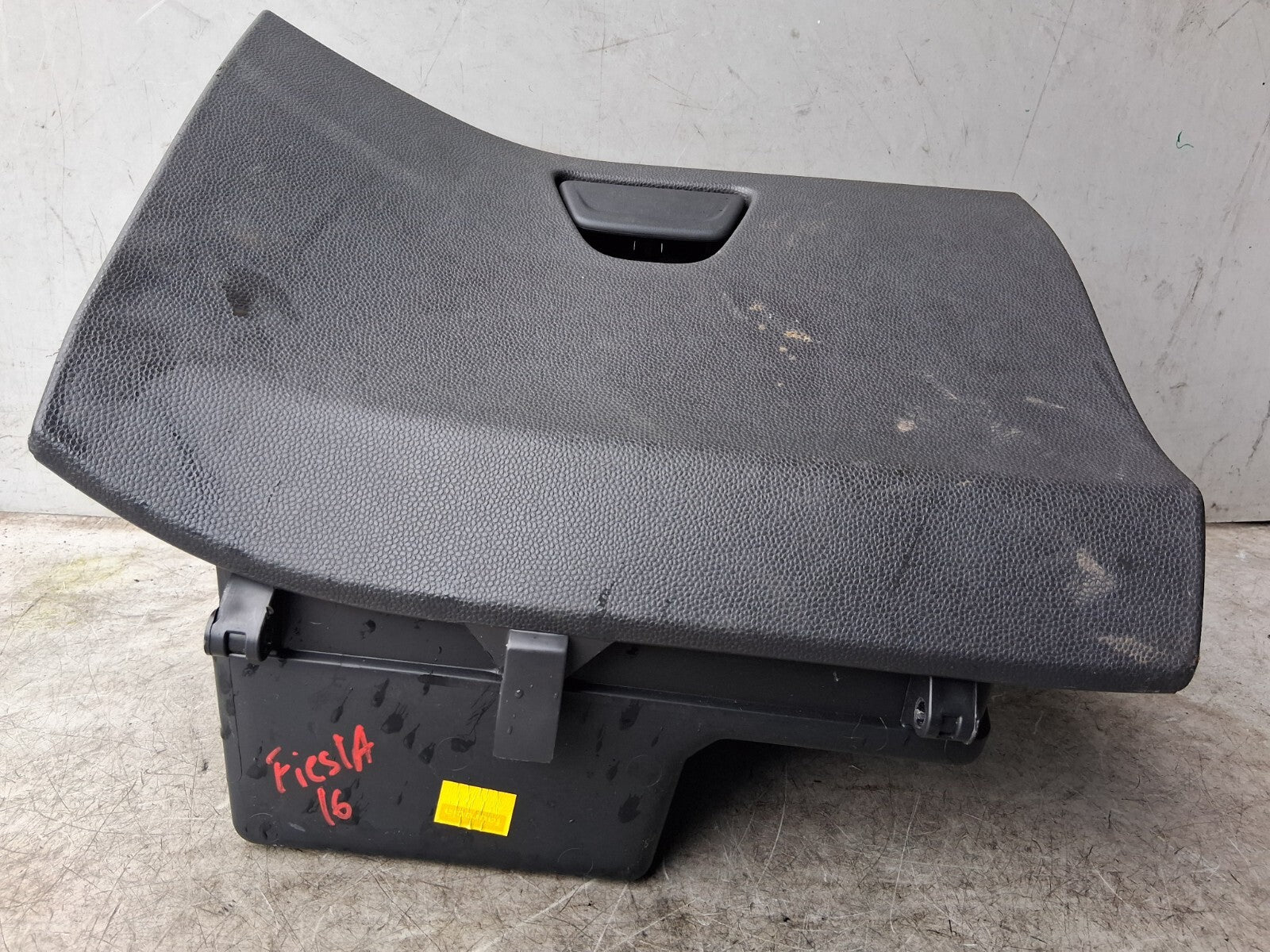 FORD FIESTA MK7 2016 DASHBOARD GLOVE BOX FRONT STORAGE COMPARTMENT BA61A06010