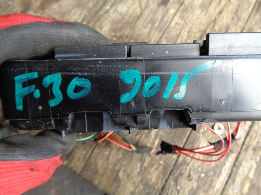 BMW 3 SERIES F30 2015 2.0 DIESEL FUSE BOX V8938907001