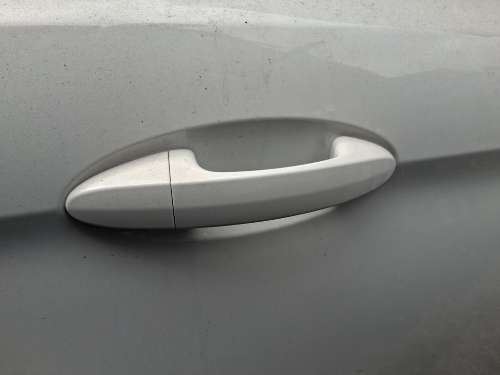 2018 FORD KA + PLUS MK3 HATCHBACK OSR DRIVER SIDE REAR DOOR HANDLE WHITE