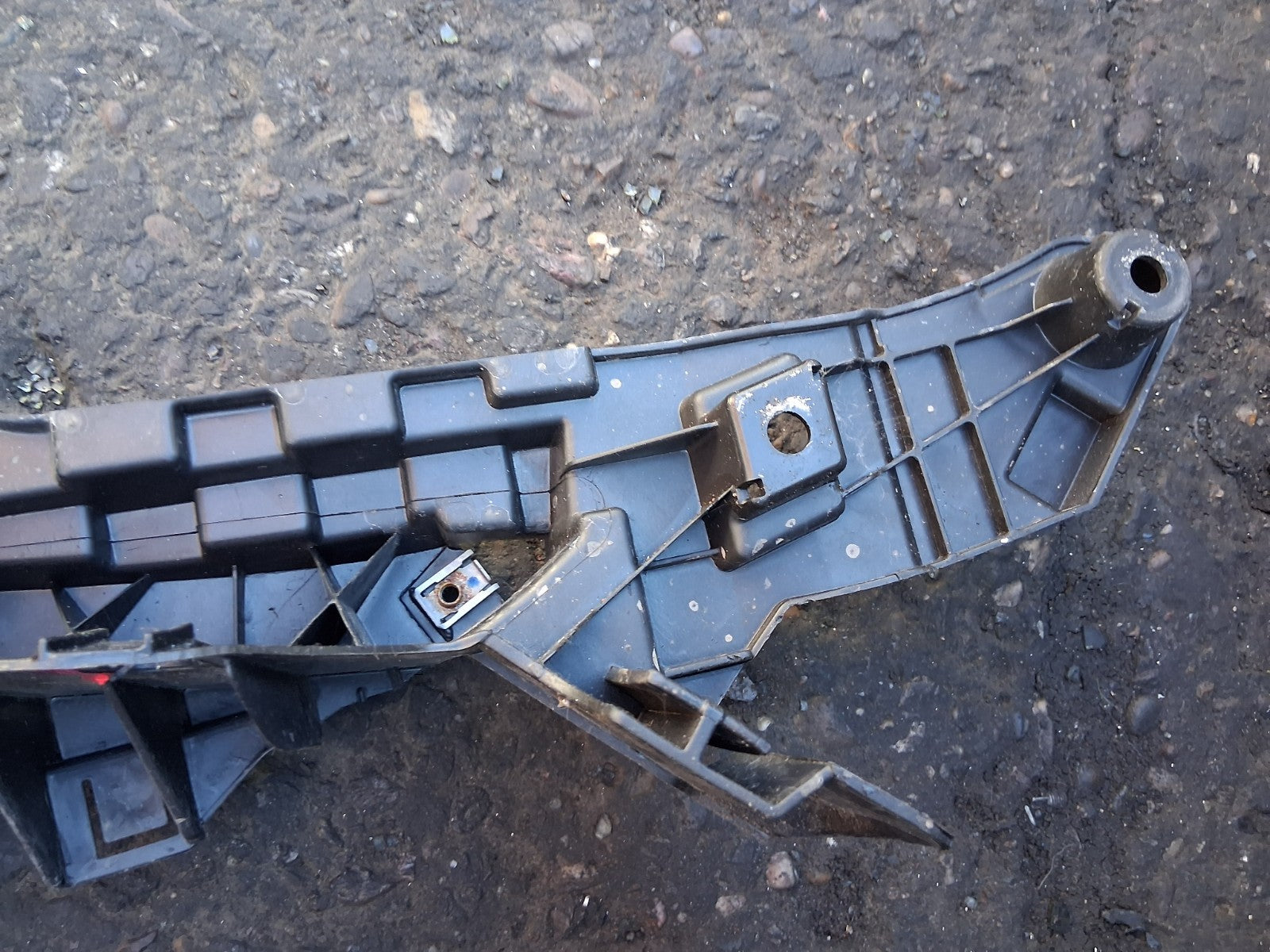 2024 FIAT DUCATO MK3 FACELIFT OSF DRIVER SIDE HEADLIGHT BRACKET 1391282080