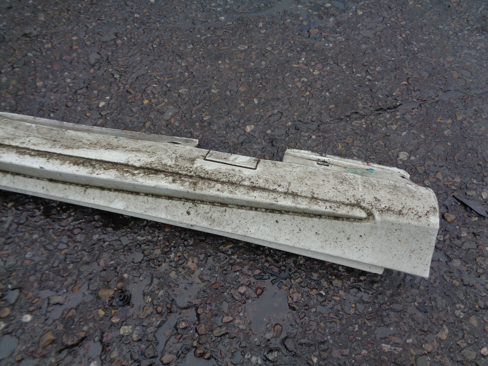 MERCEDES A CLASS A180 2017 5 DOOR OS DRIVER SIDE SKIRT PLASTIC TRIM WHITE DAMAGE