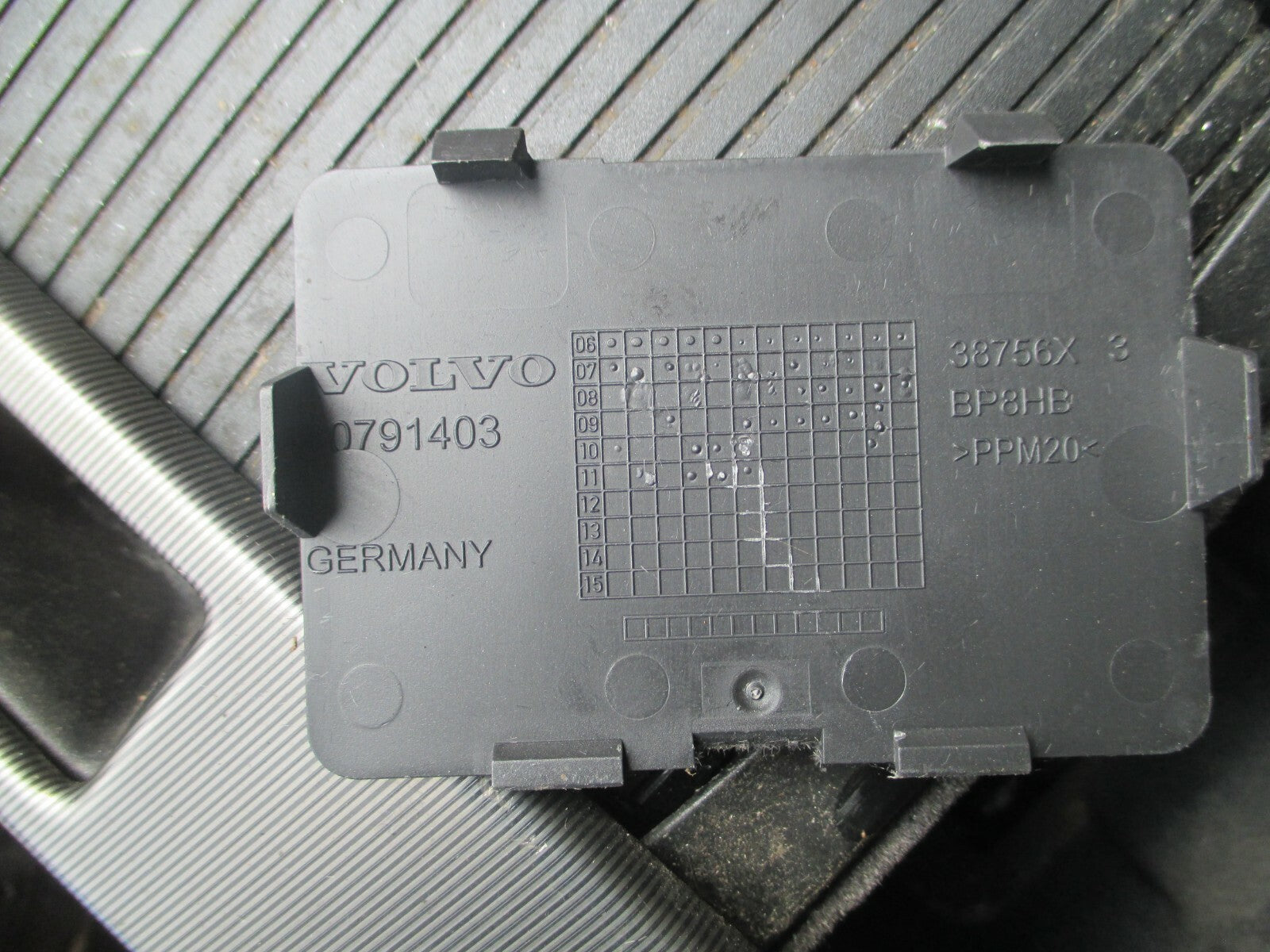 VOLVO C30 2012 HATCHBACK ARMREST WITH CENTRE CONSOLE 30755374