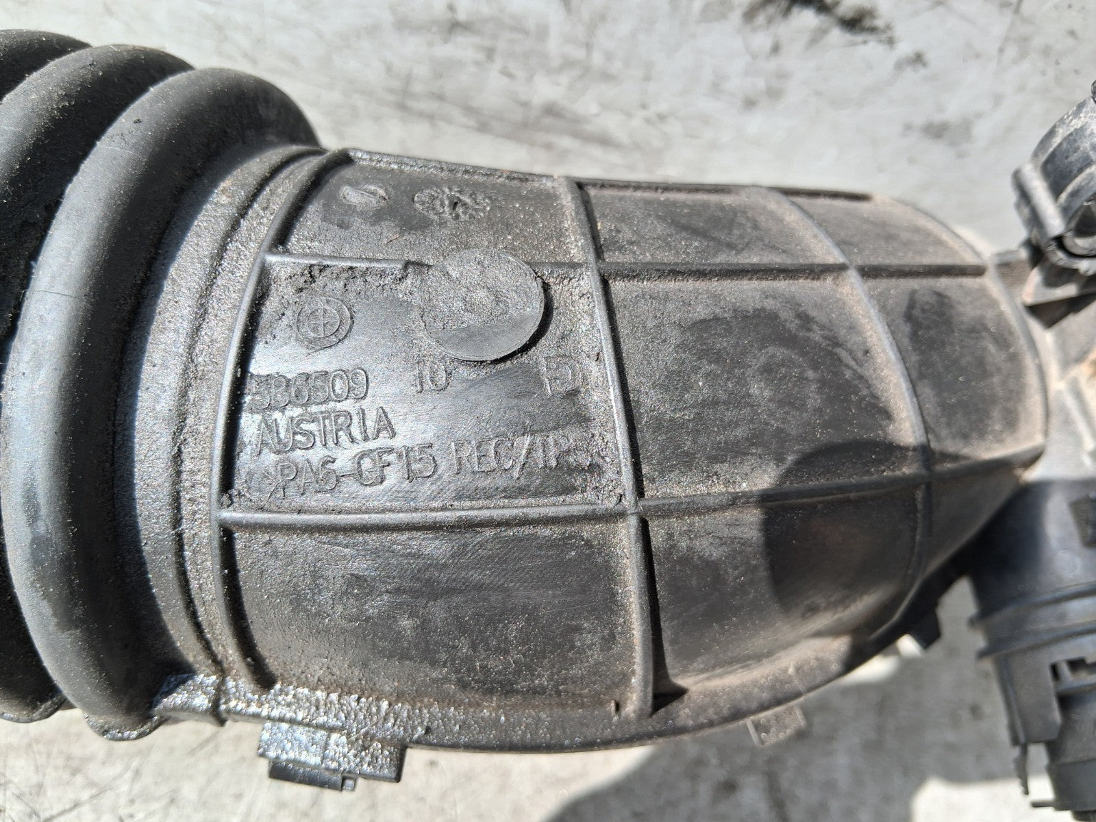 2015 BMW 3 SERIES F30 ESTATE 2.0 DIESEL AIR INTAKE PIPE HOUSING PIPE 586509