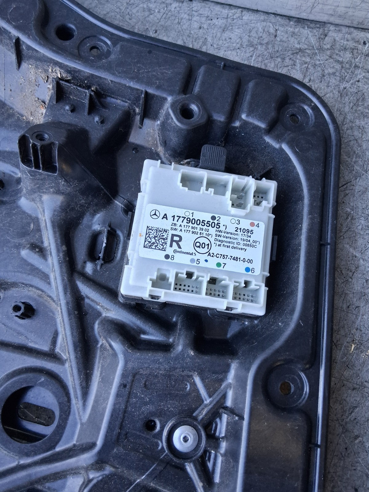 2021 MERCEDES A CLASS V177 OSR DRIVER REAR WINDOW REGULATOR & DOOR MODULE