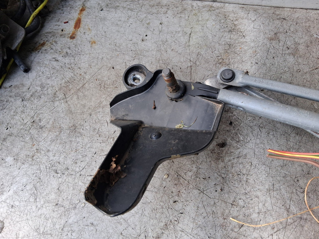 2016 BMW 1 SERIES F20 LCI FRONT WINDSCREEN WINDOW WIPER MOTOR LINKAGE 726750403