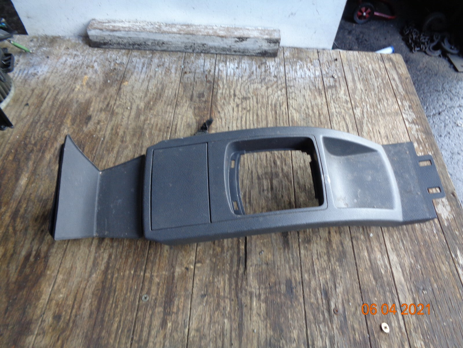 VW VOLKSWAGEN POLO MK4 9N GEAR LEVER CENTRE CONTROL CONSOE 6q2863241Q