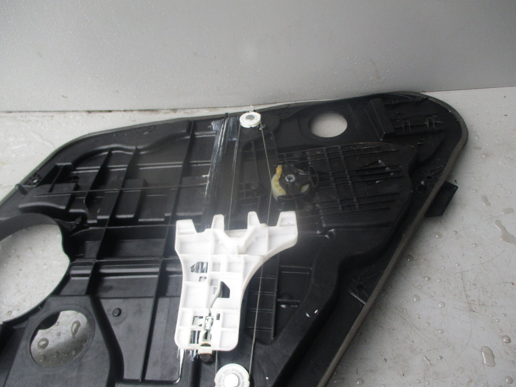HYUNDAI I40 2015 NSR PASSENGER SIDE REAR WINDOW REGULATOR & MOTOR 834503Z010