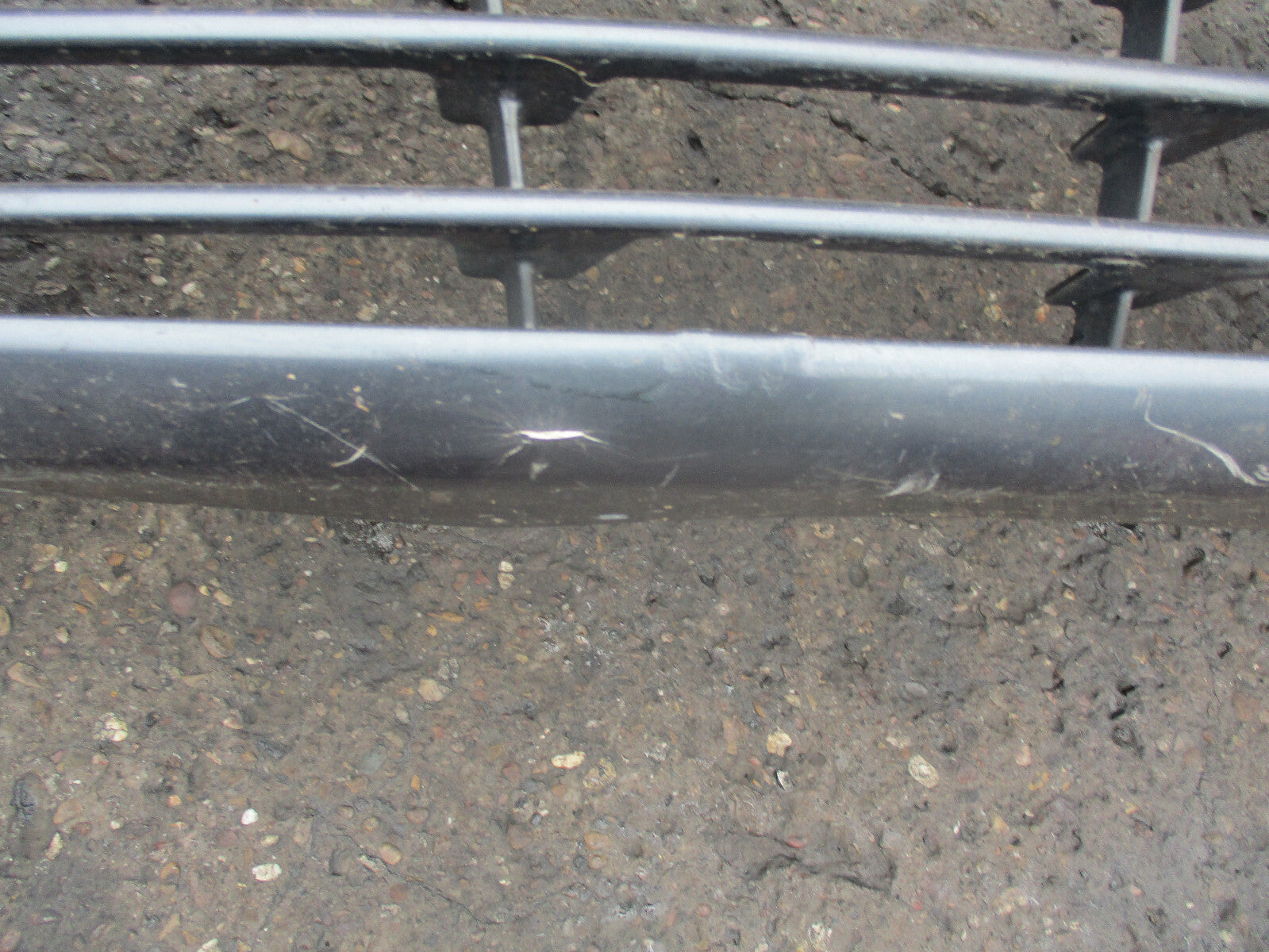 CHRYSLER VOYAGER 2000 FRONT BUMPER COMPLETE GREY DAMGED