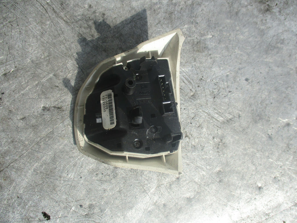 VAUXHALL CORSA D  STEERING WHEEL MULTIFUNCTION VOLUME CONTROLS 13222330