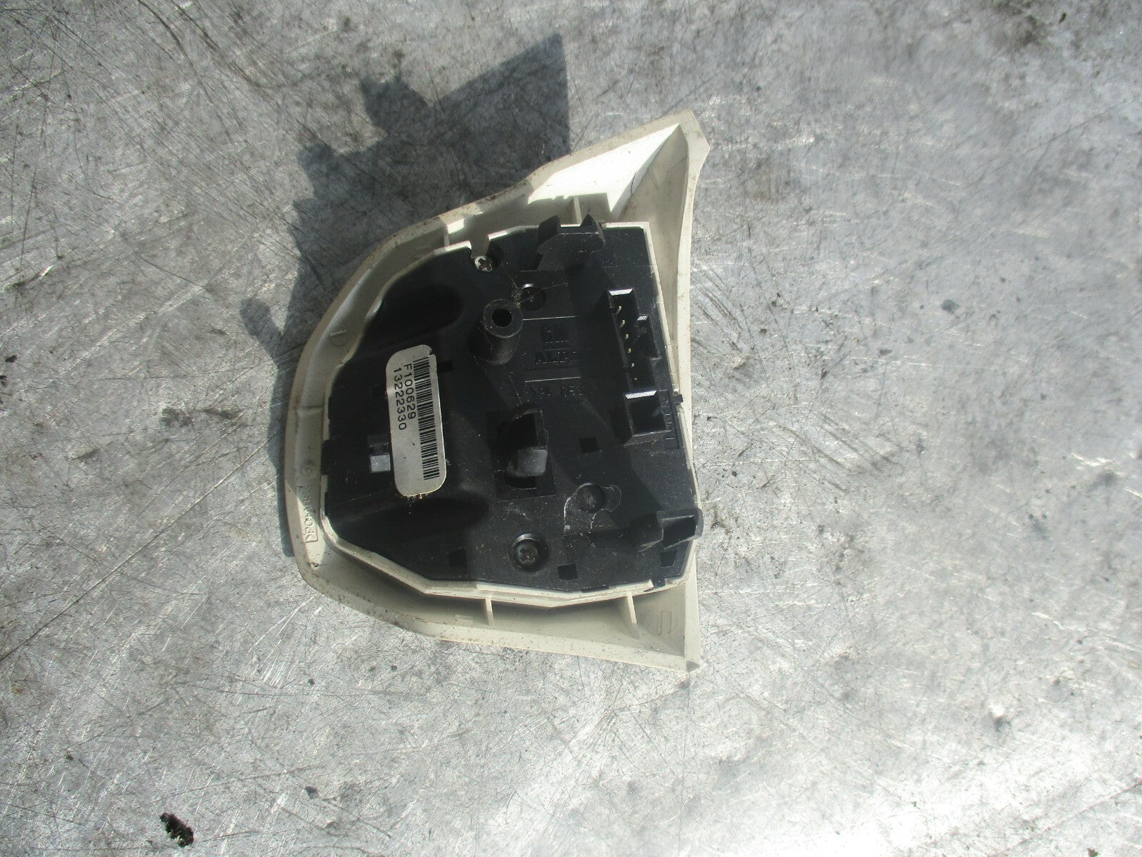 VAUXHALL CORSA D  STEERING WHEEL MULTIFUNCTION VOLUME CONTROLS 13222330