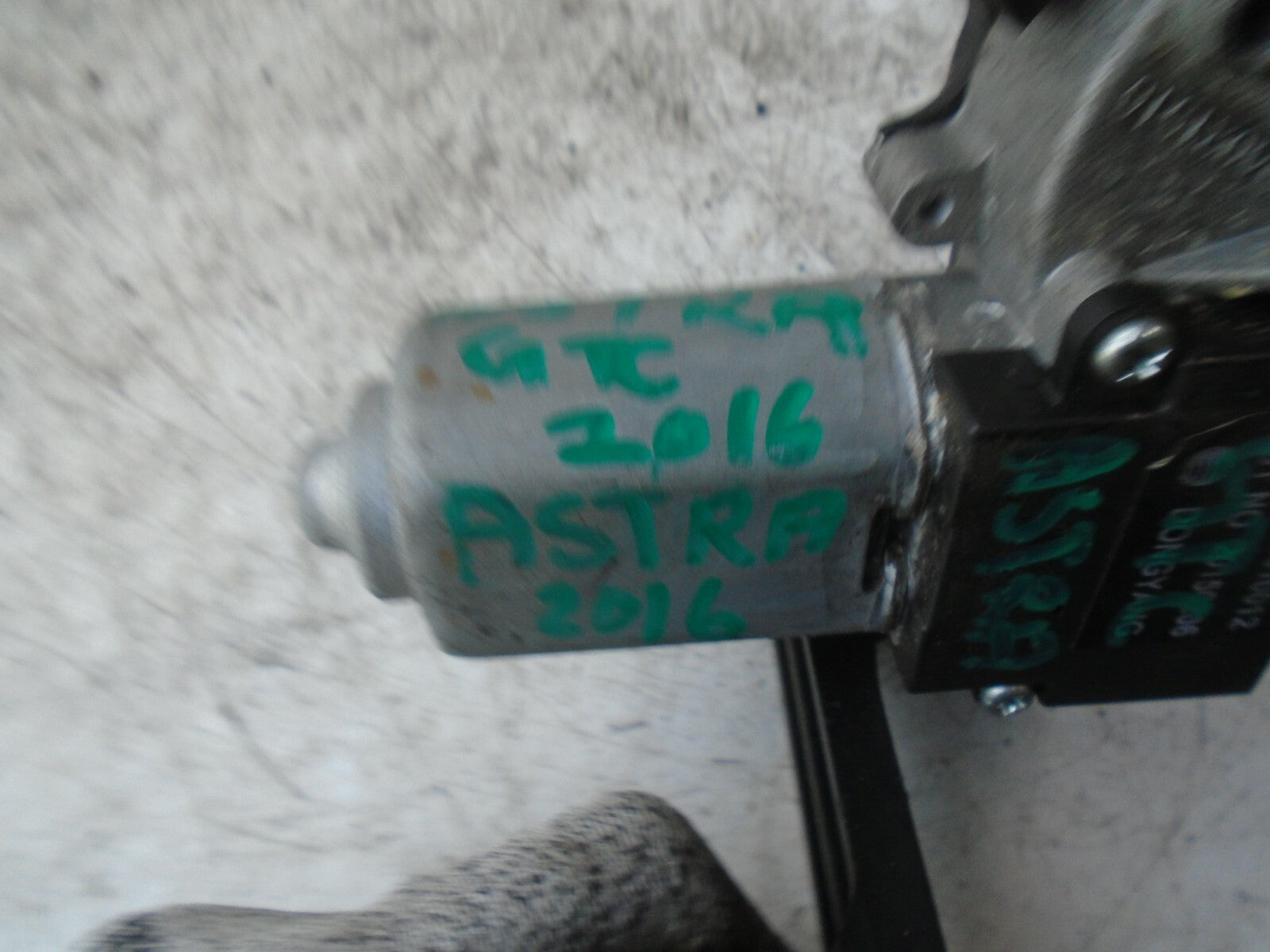 VAUXHALL ASTRA GTC 2016 REAR WIPER MOTOR 13395013