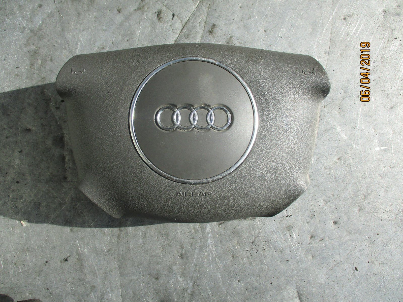 AUDI A4 B6 STEERING WHEEL AIRBAG 8E0880201AE