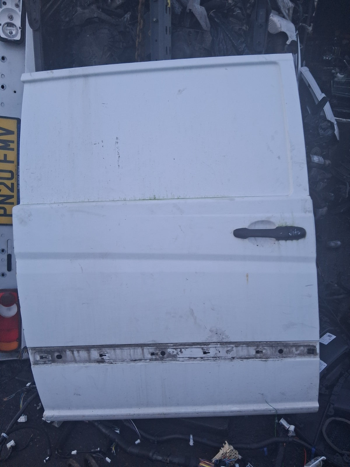 2007 MERCEDES BENZ VITO W639 OS DRIVER SIDE SLIDING COMPLETE DOOR WHITE