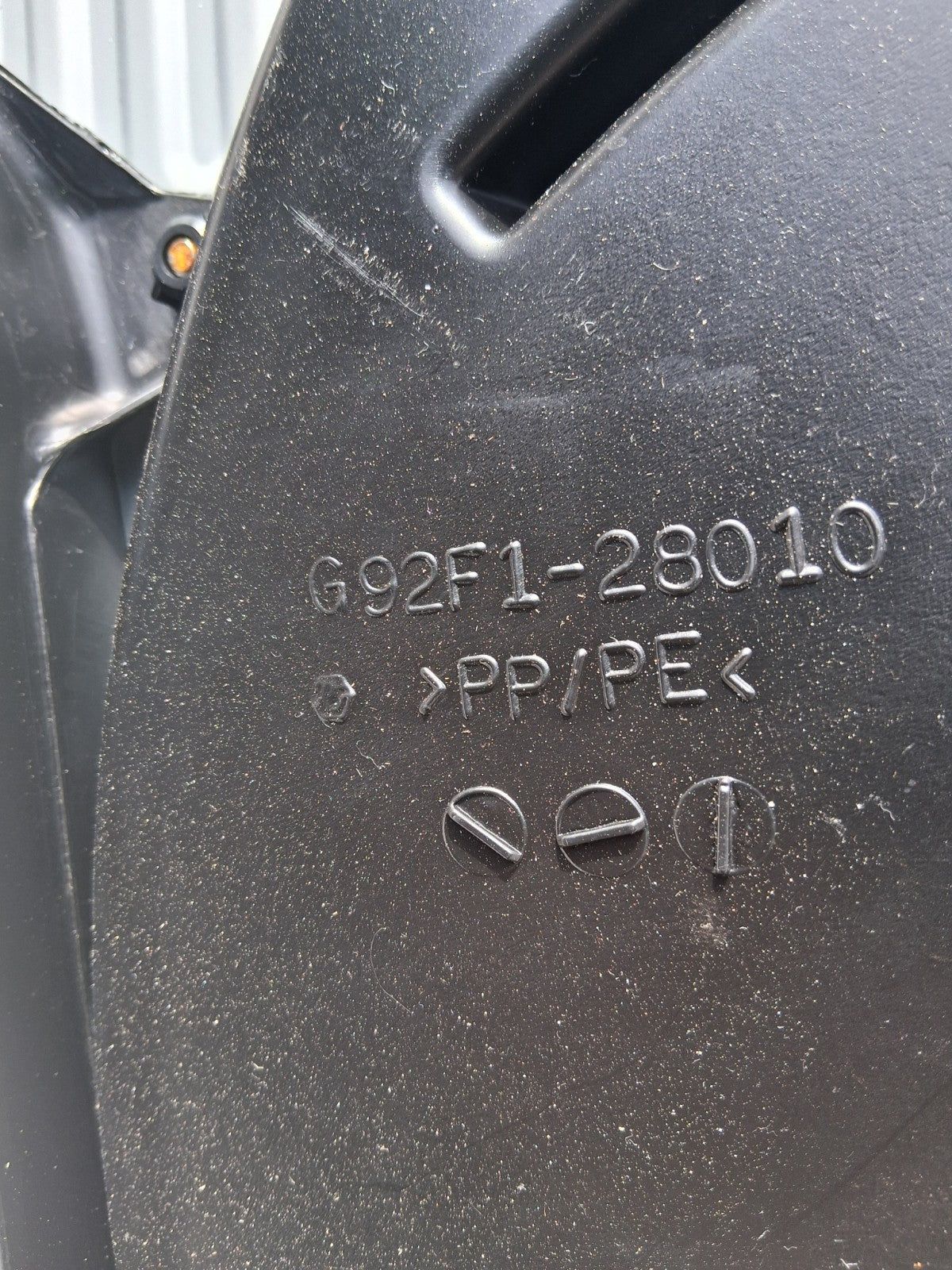 TOYOTA ESTIMA MK3 2013 BATTERY BOTTOM TRAY COVER / CASING