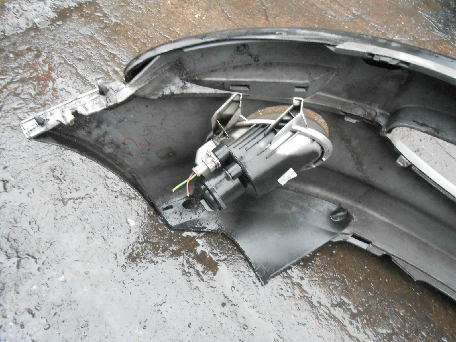 PEUGEOT 206 2002 PRE FACELIFT FRONT PLASTIC BUMPER FOG SPOT LIGHTS SILVER