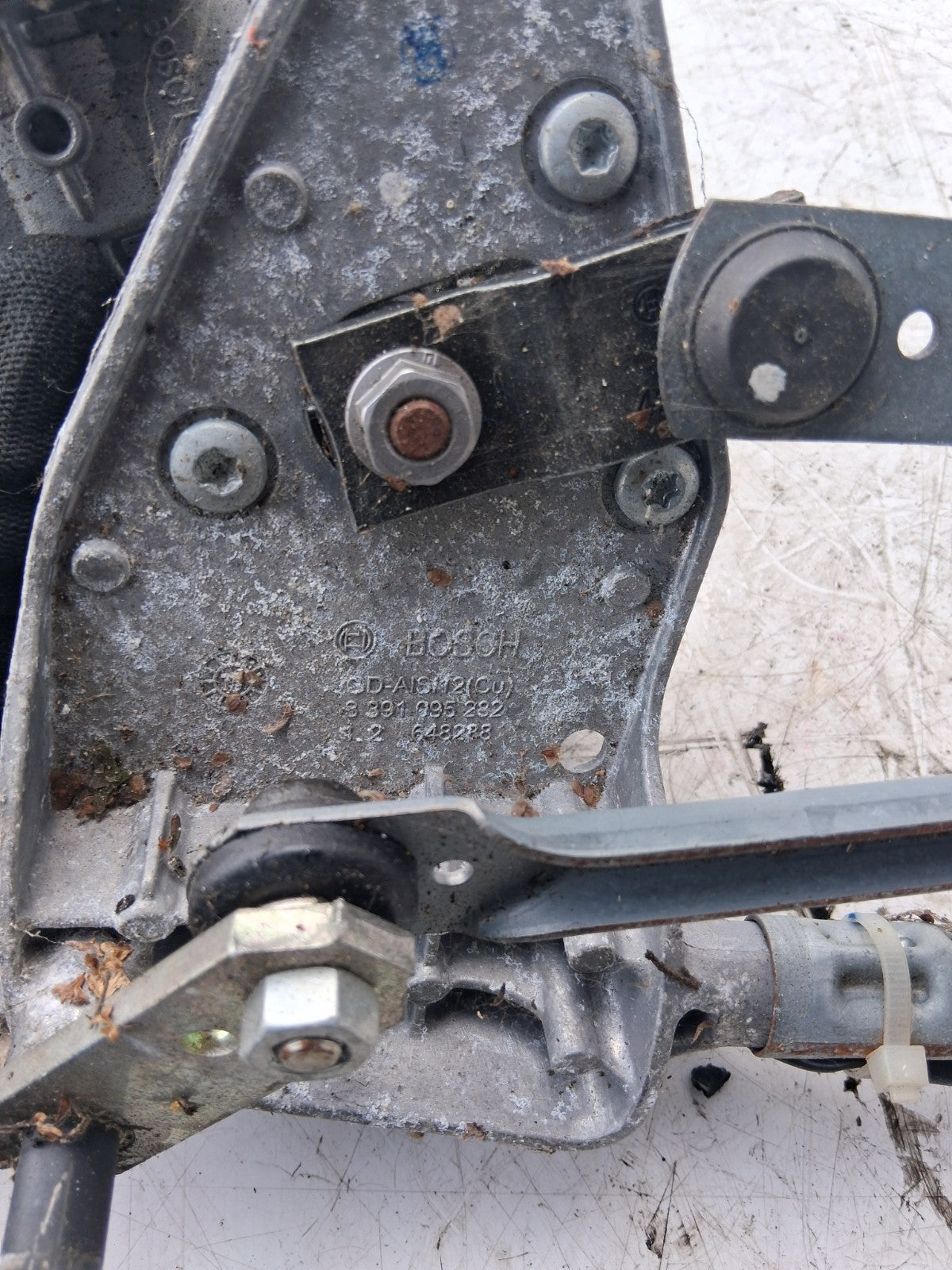 2013 PEUGEOT 208 FRONT WINDSCREEN WIPER MOTOR AND LINKAGE 0390241578
