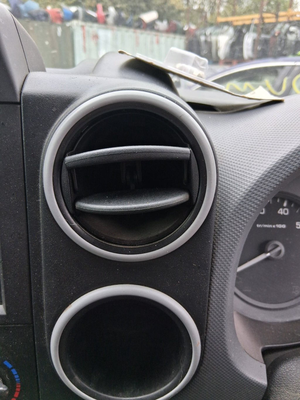 2017 PEUGEOT PARTNER MK2 FRONT DASHBOARD CENTRE BOTH AIR VENTS