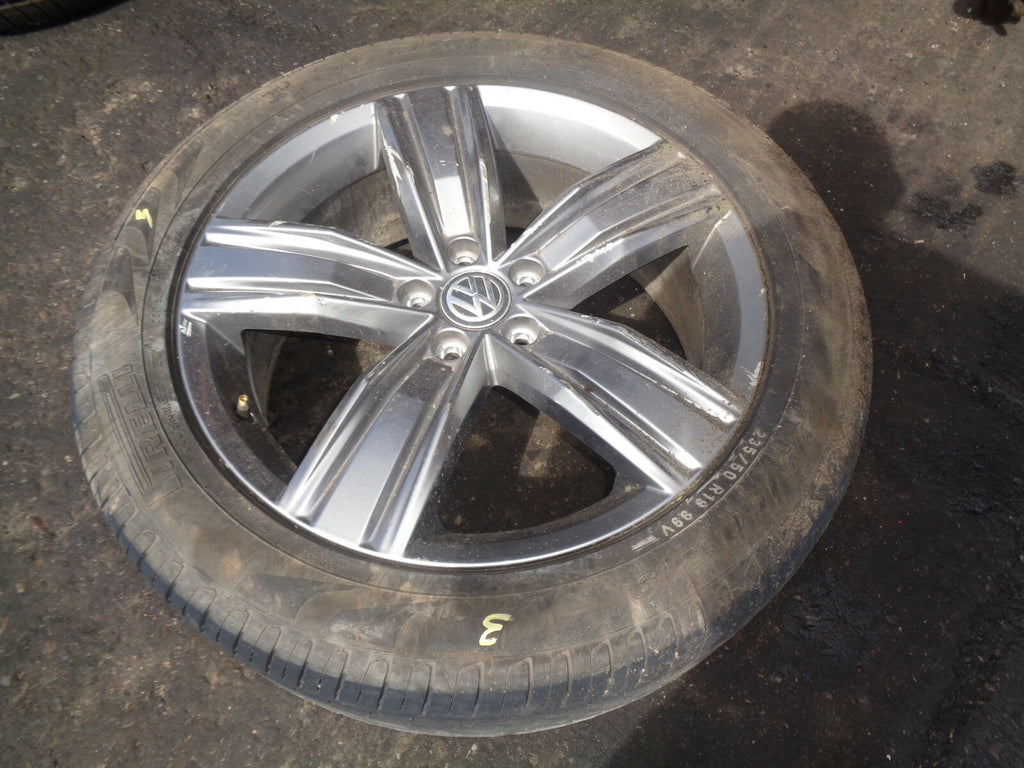 VW VOLKSWAGEN TIGUAN MK2 2019 19 INCH SINGLE ALLOY WHEEL & TYRE 235/50R19 REF 3