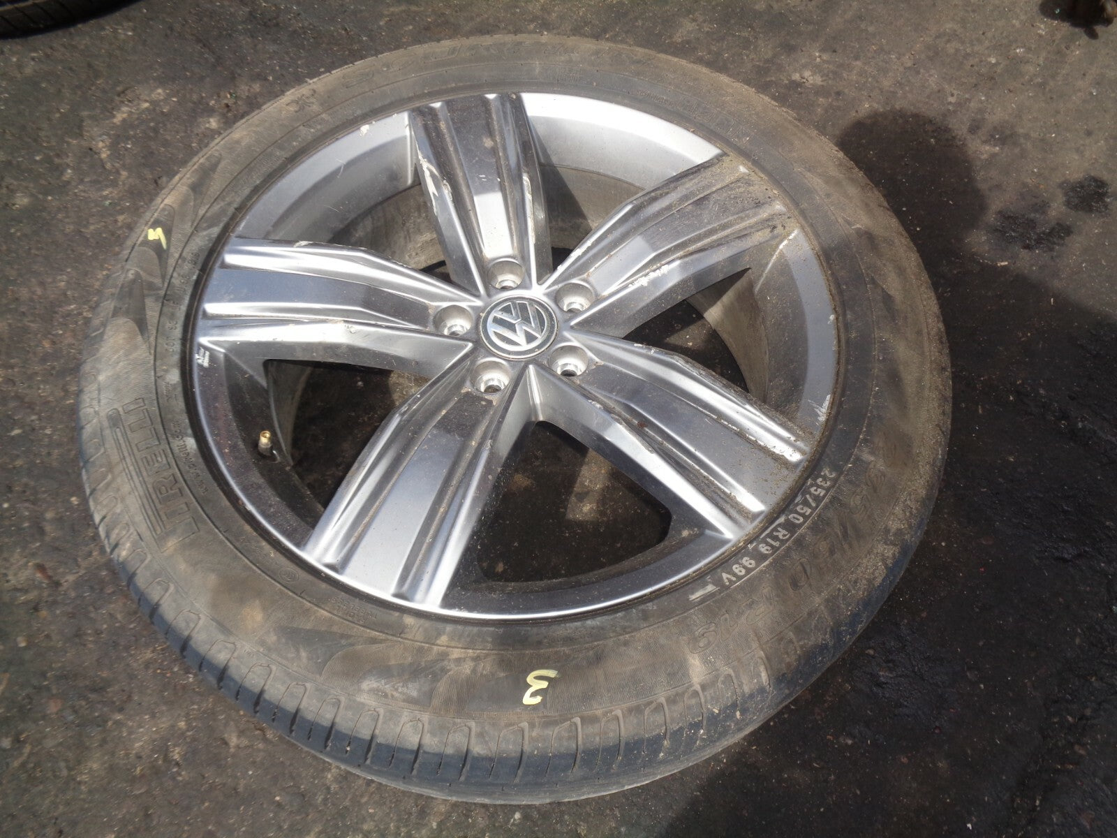 VW VOLKSWAGEN TIGUAN MK2 2019 19 INCH SINGLE ALLOY WHEEL & TYRE 235/50R19 REF 3