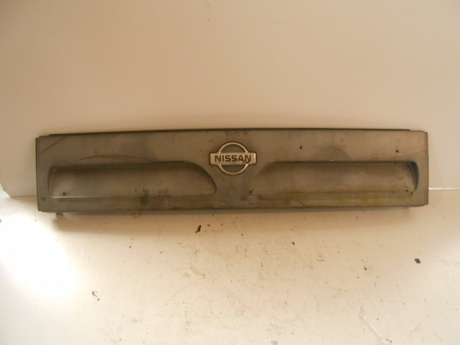 NISSAN SERENA C23 (MK1) 1994 PLASTIC FRONT GRILL GRILL PANEL 61890Y9600