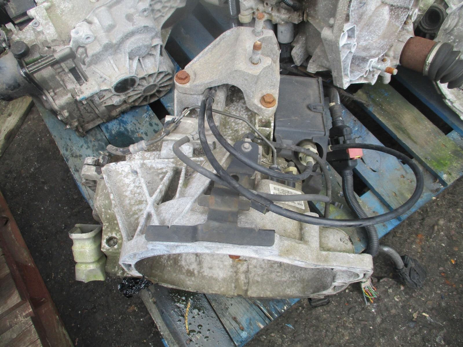 FORD FIESTA MK7 2014 1.2 PETROL 5 SPEED MANUAL GEARBOX 8A6R7002JN
