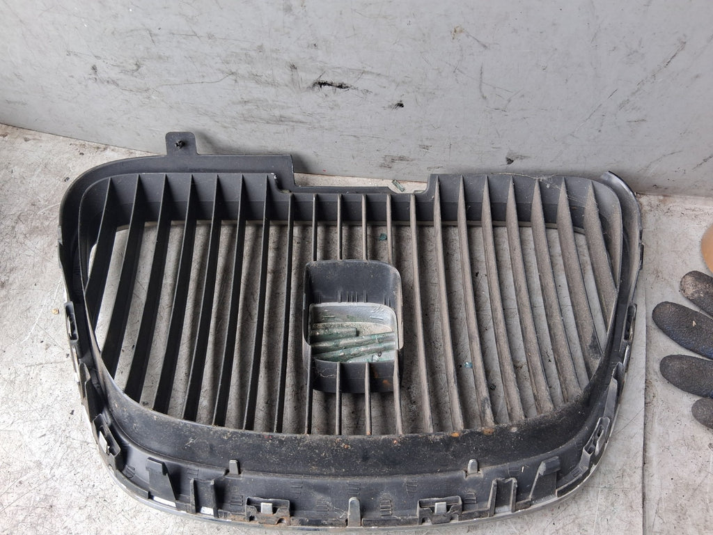 2010 SEAT LEON MK2 FACELIFT FRONT BUMPER GRILLE & BAGDE CHROME GRILLE 1P0853654A