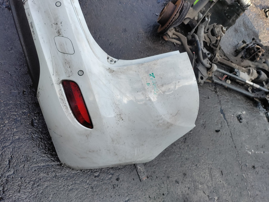 2016 VAUXHALL ZAFIRA C COMPLETE REAR BUMPER WITH PDC SENSOR WHITE