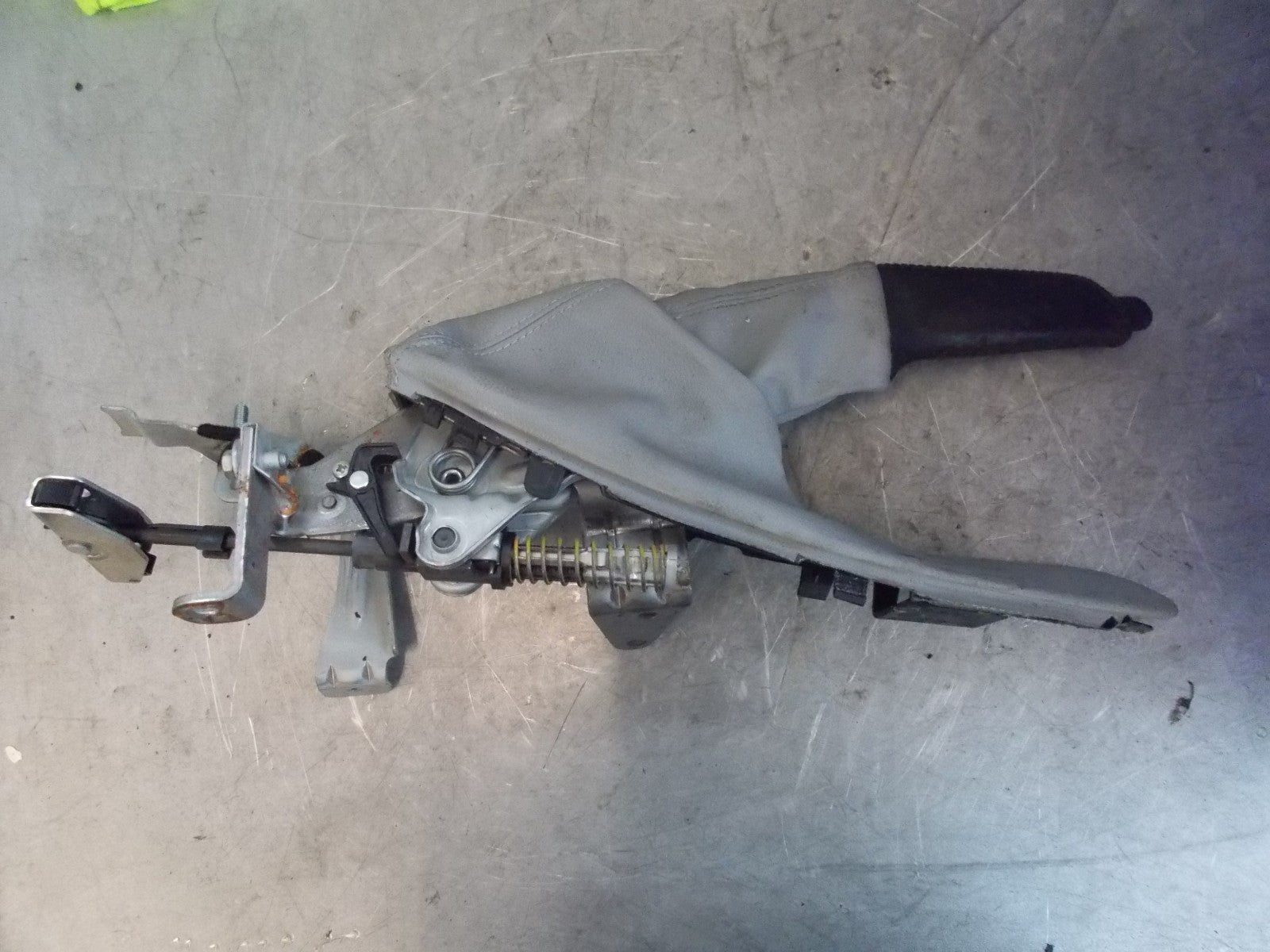 2005 BMW 1 SERIES 118D E87 HANDBRAKE RELEASE MECHANISM WITH LEATHER GAITOR