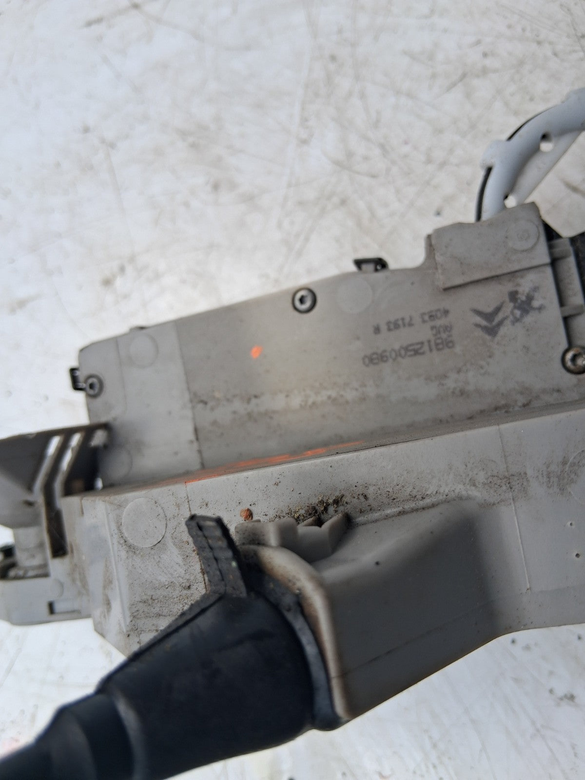 2017 PEUGEOT 208 FRONT DOOR LOCK MECHANISM AND HANDLE 9812500980