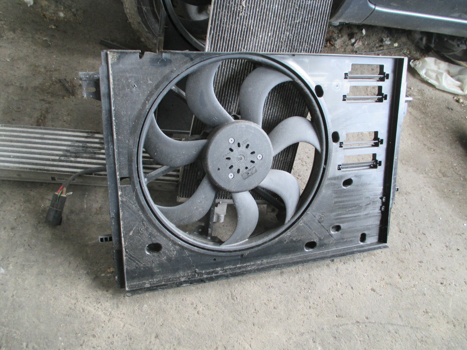 NISSAN QASHQAI J11 MK2 1.5 DCI COOLING FAN & HOUSING 21481HV80B