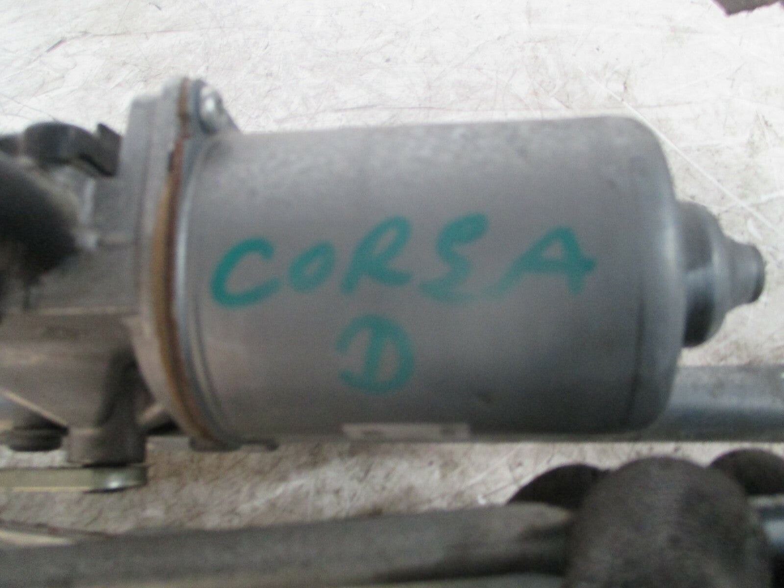 VAUXHALL CORSA D 2011 FRONT WINDCREEN WIPER MOTOR 13372899