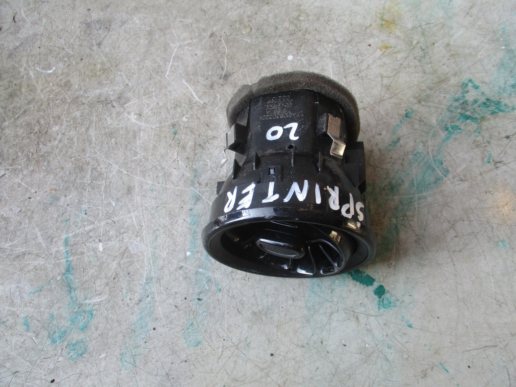 2020 MERCEDES SPRINTER DASHBOARD MIDDLE AIR VENT A9108303201