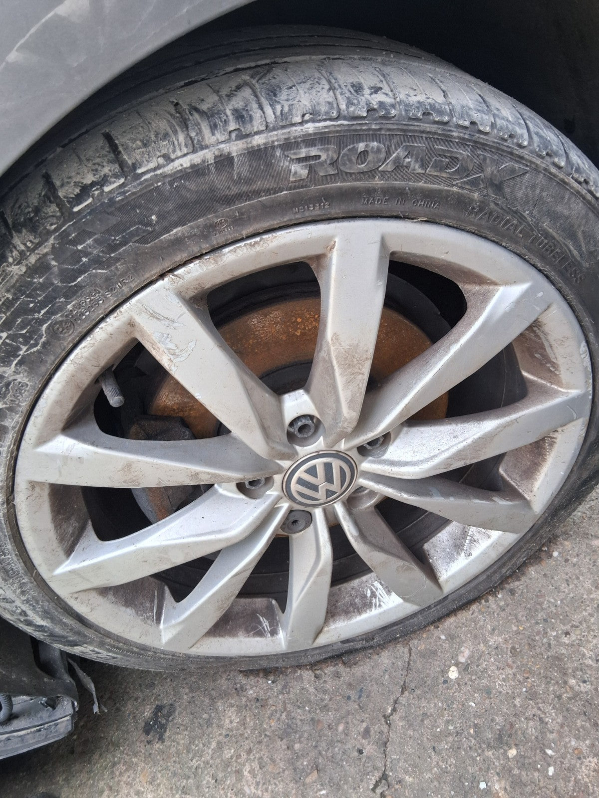 2016 VOLKSWAGEN GOLF MK7 17 INCH ALLOY WHEEL WITH TYRE 225/45R17