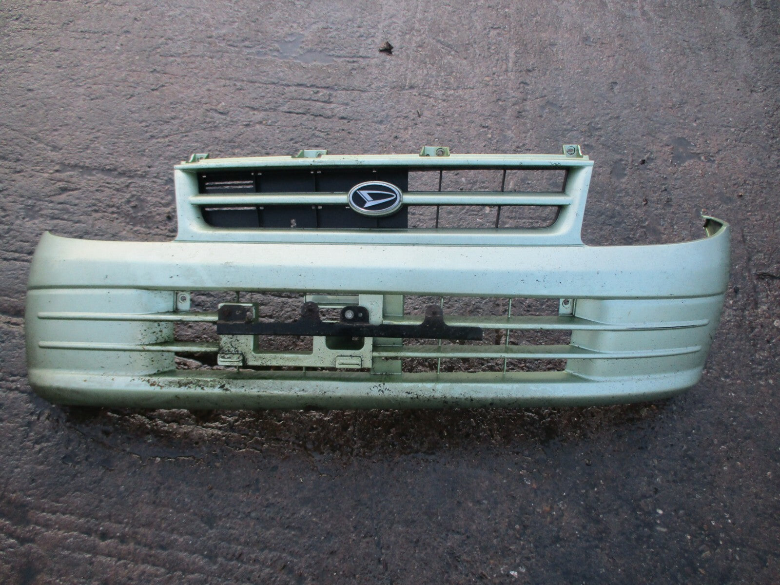 DAIHATSU CUORE FRONT BUMPER GREEN COMPLETE