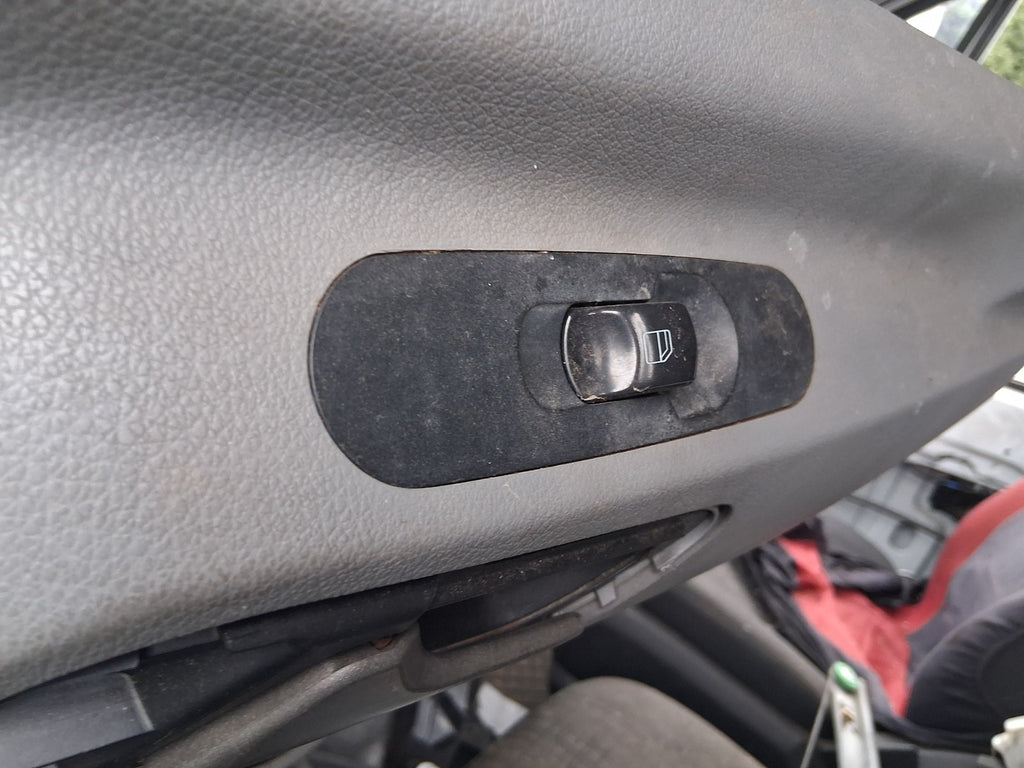 2016 MERCEDES SPRINTER MK2 W906 NSF PASSENGER SIDE FRONT WINDOW CONTROL SWITCH