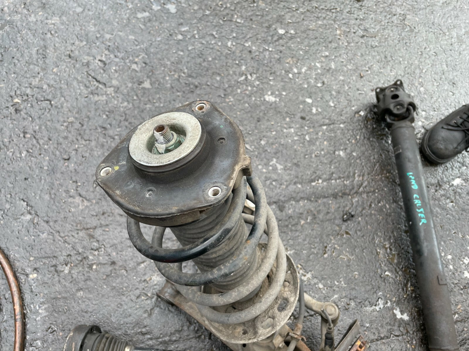 VW VOLKSWAGEN GOLF MK5 2006 1.6 PETROL NSF PASSENGER FRONT LEG HUB SHOCK SPRING