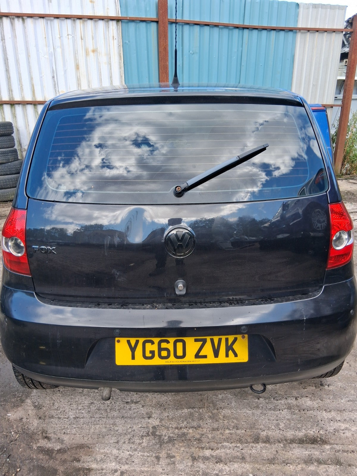 2011 VW VOLKSWAGEN FOX 3 DOOR COMPLETE REAR BUMPER WITH PDC SENSORS BLACK