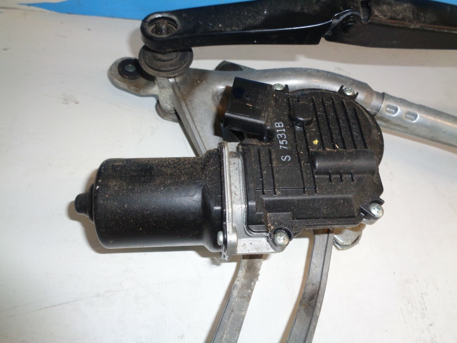 AUDI A5 2017 FRONT WIPER MOTOR WITH LINKAGE 8W6955023C