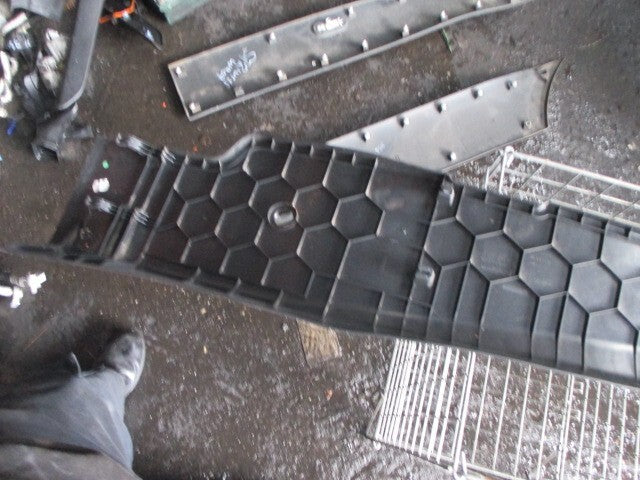 2020 MERCEDES BENZ SPRINTER W907 OS DRIVER SIDE B PILLAR TRIM COVER A9106901900
